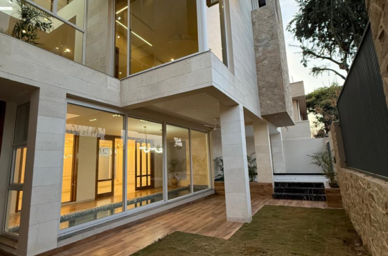 Luxurious House